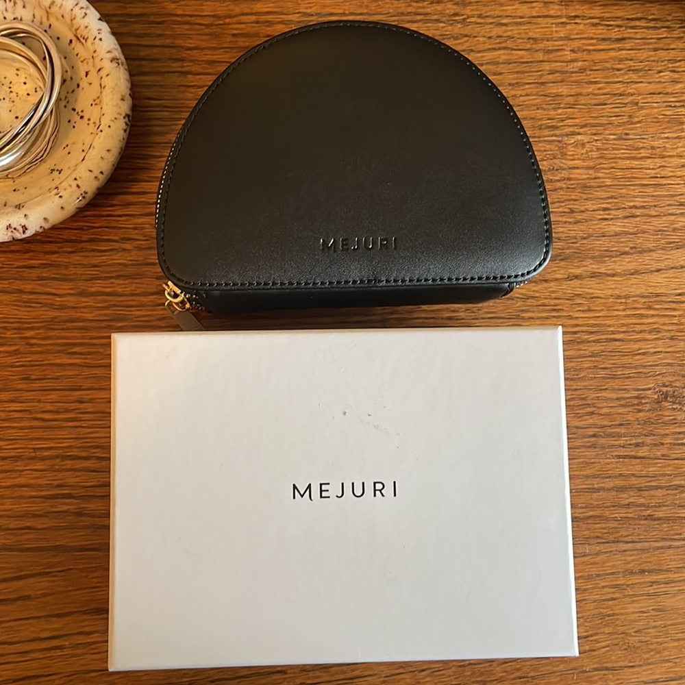 Mejuri Half Moon Multi Case Black - Picture 4 of 10